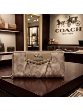 Coach Dotted Signature Long Wallet